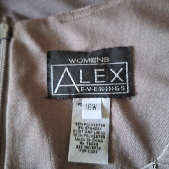 Lovely taupe evening gown with matching jacket - Picture 4 of 4